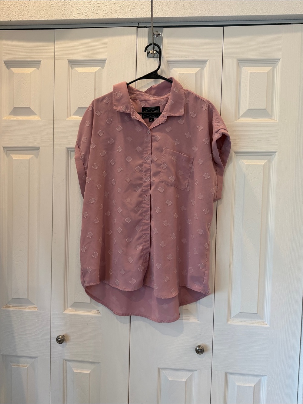 Button-Down Short Sleeve Blouse in Dusty Rose